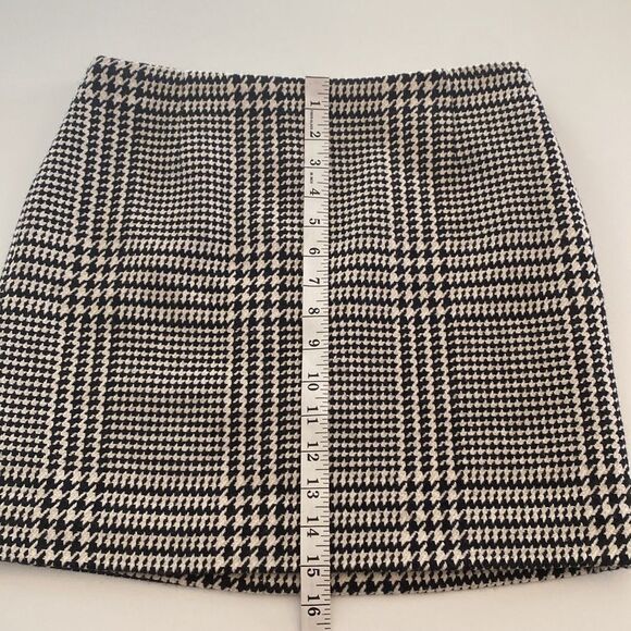 H&M Black & White Houndstooth Plaid Mini Skirt Size 8 - Picture 4 of 8